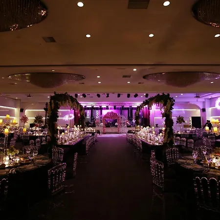 Отель Grand Mercure