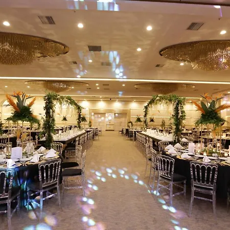 Отель Grand Mercure