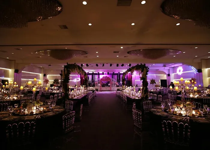 Отель Grand Mercure