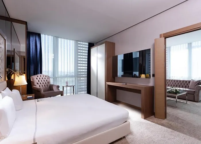 Отель Grand Mercure 5*